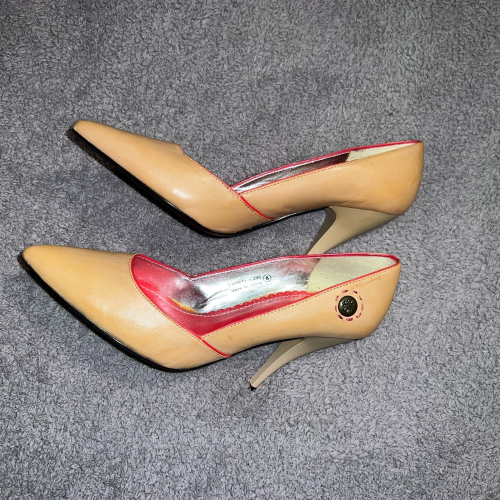 NWOB Dereon Neutral Pumps Size 8
